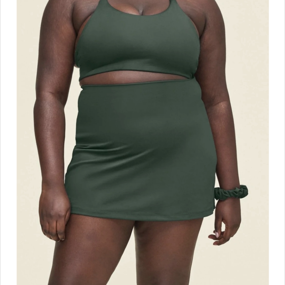 Girlfriend Collective Sport skort in Moss Size M